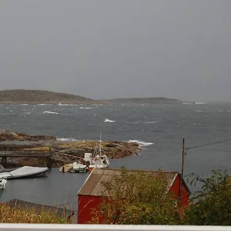 Mausund- Oyperla I Havet! Egen Batplass Ved Hytta!