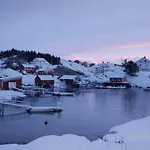 Feriehus Mausund- Oyperla I Havet! Egen Batplass Ved Hytta!